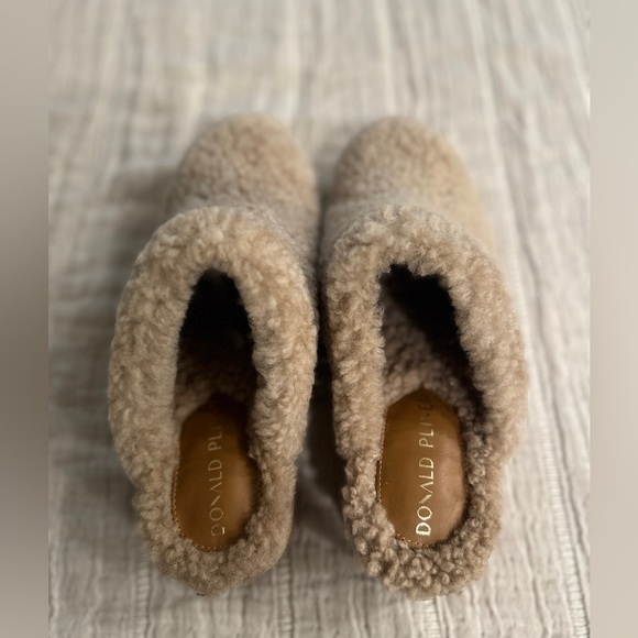 Donald J. Pliner Beige Shearling Clogs - Picture 4 of 6